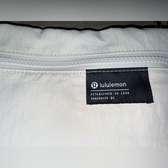 Lululemon clean lines crossbody purse - Picture 12 of 16